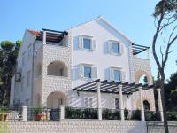 Apartments Villa La Riva - Seafront accommodation - B&B