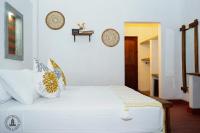 Zimmer mit Queensize-Bett und Balkon