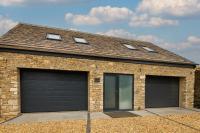 Stylish one bedroom Cotswold Coach House Tetbury - Bed and Breakfast