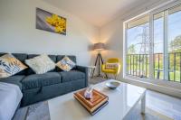 B&B Staines-upon-Thames - Ash View Place 4 -Heathrow - Thorpe Park - Free Parking - Bed and Breakfast Staines-upon-Thames