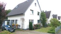 B&B Bad Salzuflen - Geräumiges Ferienhaus in Bad Salzuflen mit einfacher Ausstattung, für Geschäftsreisende, Gruppen oder Familien geeignet, 4 Schlafzimmer - Bed and Breakfast Bad Salzuflen