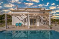 Villa Guesto with Private Pool by MindYourVilla - B&B Anafonítria