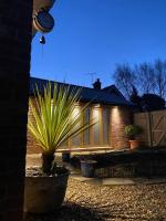 B&B Woodbridge - The Knox - Beautiful Two Bed Cottage Near Orford - Bed and Breakfast Woodbridge