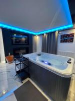 B&B Melun - La Casa de Lové Suite Jacuzzi - Bed and Breakfast Melun