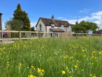 B&B Mere - Charming modernized country cottage Near Mere, Wiltshire - Bed and Breakfast Mere
