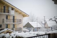 Apartment Fermes du Montenvers B11 - Alpes Travel - Central Chamonix - sleeps 4 - B&B