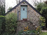 Cozy Camborne Studio Retreat with two single beds - B&B