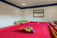 B&B Newmilns - Alton Villa, Sleeps 10, Great for Families, Undercover Hotub & Games Room - Bed and Breakfast Newmilns