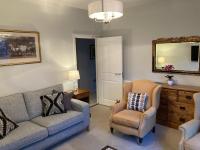 Hedgefield House - Serene Top Floor Flat - B&B Inverness
