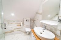 Double Room with Lake View and Private External Bathroom