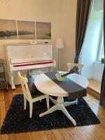 Bluethner Apartment