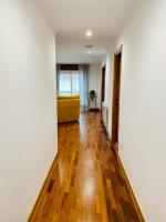 Appartamento con 2 Camere da Letto, Terrazza e Vista Mare