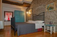 Habitación con cama grande