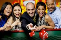 Oakwood Manor - Steps to Oaklawn, minutes to Downtown, Lakes, More - B&B Hot Springs