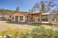 Gorgeous Oakhurst Retreat with Swimming Hole! - Ferienwohnung