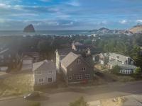 With Salt, Please - Meredith Lodging - Bed and Breakfast Pacific City