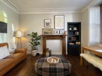 B&B Inverkip - The Old Shop, A Two Bed Flat in Inverkip Village - Bed and Breakfast Inverkip