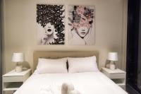 Queen Bed Luxury Parisian Paradise with Amazing City Views & Gym - B&B Adelaida