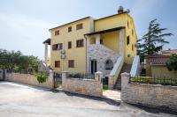 Apartments Dadic with parking & playground - B&B