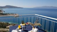 Beachfront Luxe Apartment Sarande - B&B Saranda