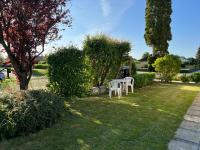 Private fully functional apartment in a villa near forrest - B&B
