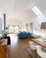 Merlin Farm Cottages short walk to Mawgan Porth Beach and central location in Cornwall - B&B