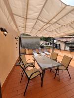 Modern flat with panoramic terrace in Zuccarello - Ferienwohnung