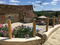 Safari tent lodges with a beautiful view at Lot Sous Toile - B&B