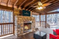 Large Luxury 2BR Cabin w Hot Tub Double Trouble was designed for fun comfort and memories minutes from buzzling Hochatown and beautiful Beaver Bend State Park - B&B