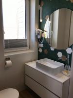 Dreibettzimmer mit Bad