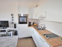 Studio Centre-Ville Royan : Plages et Commerces à Pied, Balcon, Parking Gratuit - FR-1-550-7 - B&B Royan