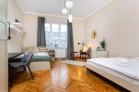 Spacious Apartment Around The Food Market - 5' to the Market Square - by Upstairs - Chambres d'hôtes Cracovie