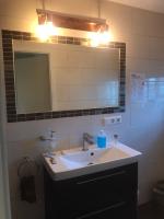 Chambre Simple avec Toilettes et Douche Communes