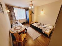 Dreibettzimmer mit eigenem Bad