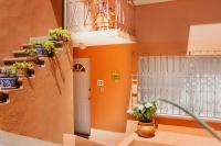 Colorful family condo with terrace and free parking - Chambres d'hôtes Guanajuato