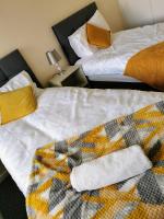 B&B Wolverhampton - Goldthorn Wolverhampton sleeps 5 long term comfortably and families - Bed and Breakfast Wolverhampton