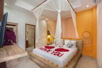 Queen Room with Pool View