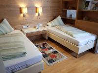 One-Bedroom Apartment with Lake View