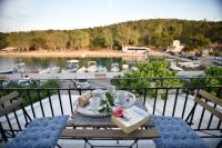 Kallisti the house at the port - B&B Galaxidi