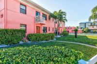 Majestic Beach Condo in Beachfront Resort in St Pete Beach - Chambres d’hôtes St. Pete Beach