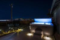 Desert Twilight 29 - Hot Tub & EV Charger - B&B