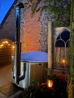 B&B Shrewsbury - Luxury Mary's Croft with Swedish Hot tub and BBQ HUT - Bed and Breakfast Shrewsbury