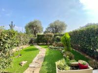 Elia-parking-jardin-piscine-climatisation - B&B Rocabruna