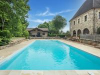 B&B Sainte-Trie - Lively holiday home with private pool - Bed and Breakfast Sainte-Trie