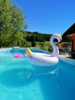 B&B Podsreda - Apartment Tina with Seasonal Pool - Bed and Breakfast Podsreda