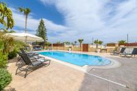 Sirens Beach House - B&B