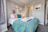 B&B Parkside - Close to A46 City Centre Sleeps 6, 5 Beds Ensuite FREE Wi-Fi Queens House Inspire Homes - Bed and Breakfast Parkside