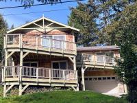 Contemporary House with Ocean View Decks - Bed and Breakfast Shelter Cove