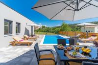 Villa Mir with private pool, 3 bedrooms, 7km from sandy beach - B&B Gata