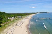 Terrasse, gratis Nutzung vom AHOI Erlebnisbad und Sauna in Sellin - Villa Karola FeWo 02 - Chambres d'hôtes Ostseebad Göhren